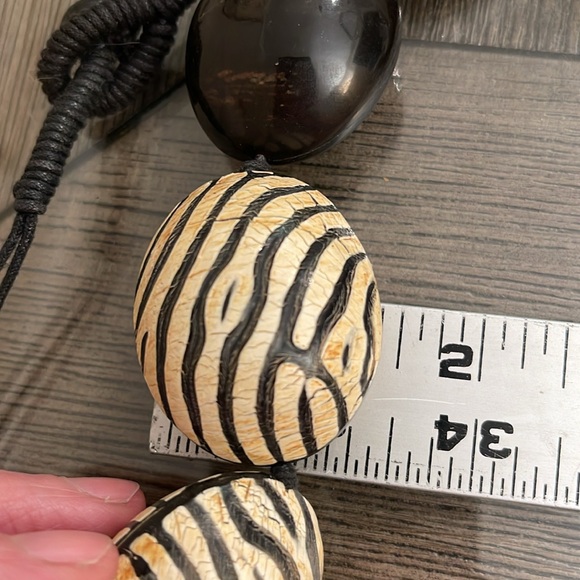 Boutique Style Manouk Large Seed Pod Necklace Zebra Strips Asymmetrical Design - Picture 14 of 16
